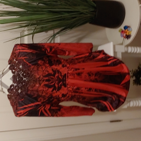 Beautiful Top! One World! - Picture 5 of 8